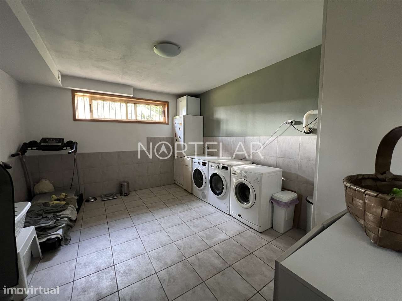 Moradia T3 com jardim e 3 frentes em Famalicão-31