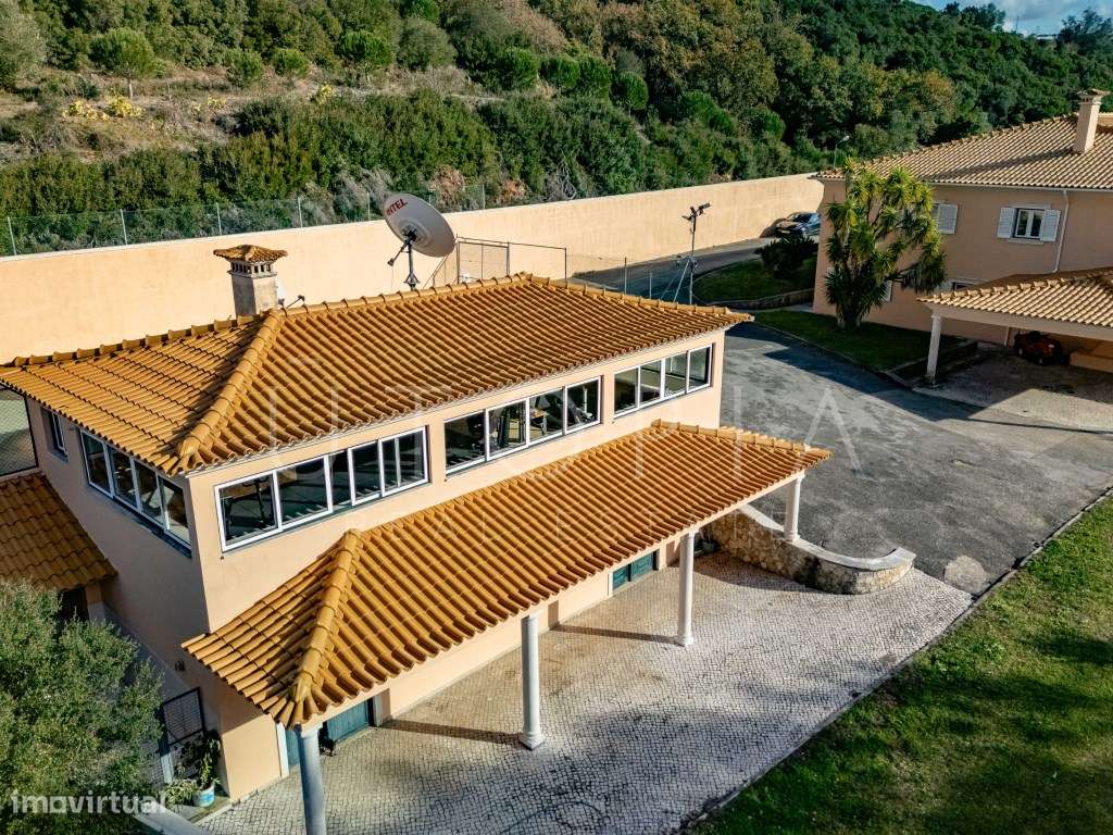 Moradia de Prestígio com Piscina, Campo de Ténis e Terreno Murado d...-16