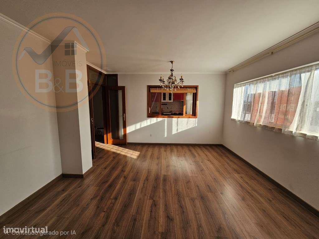 Apartamento T3 com garagem em Valbom-4