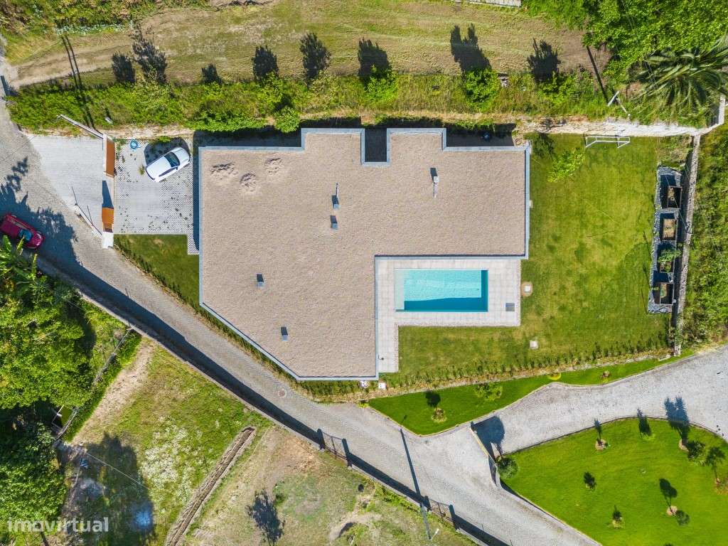 Moradia Térrea com Piscina Infinita e Vista Panorâmica sobre o Vale-9