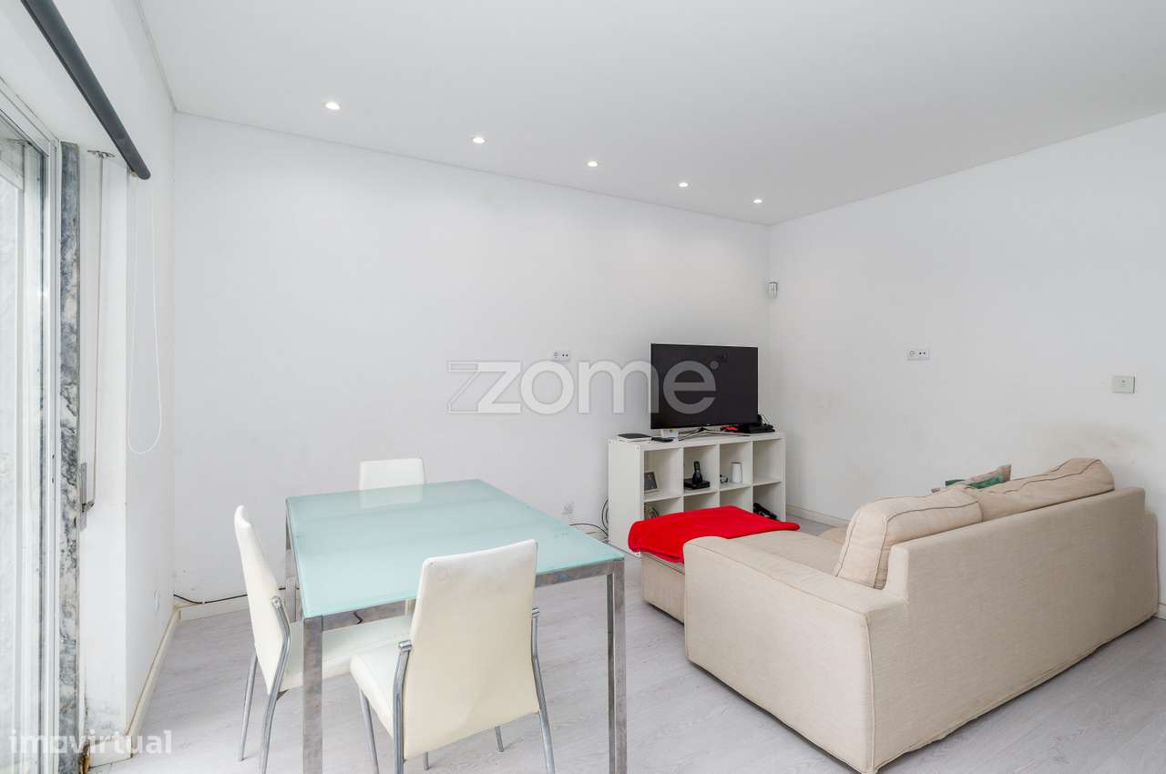 Apartamento T2 com Terraço e Excelentes Acessos em Lisboa - Grande imagem: 2/16