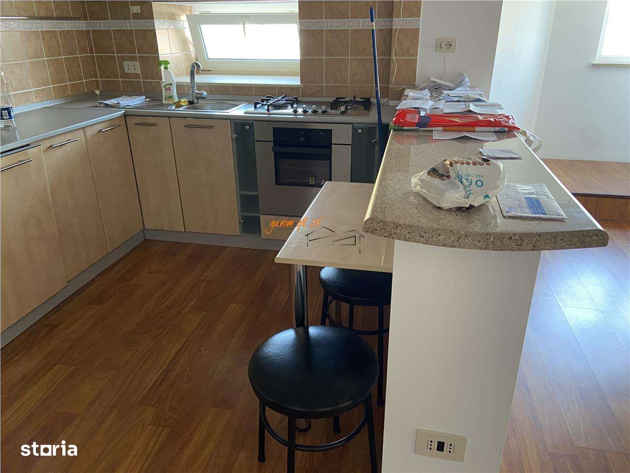 Apartament 4 camere transformat in 3 camere , zona ultracentrala Piata-1