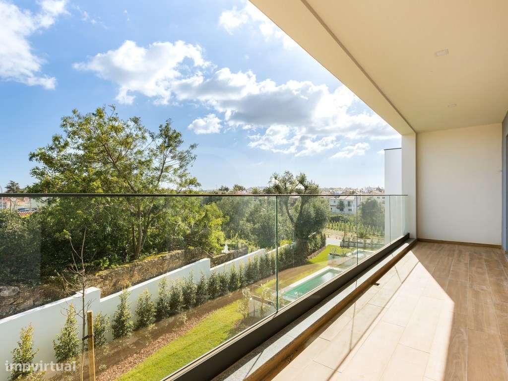 Moradia T4 moderna com piscina privativa em condomínio privado-15