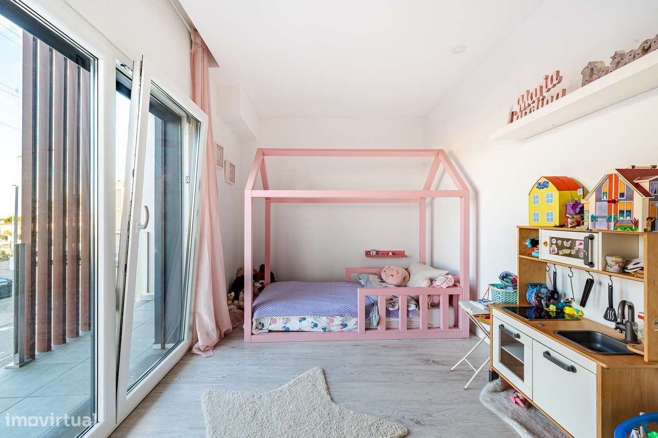 Moradia T3 com Garagem - Fernão Ferro-12