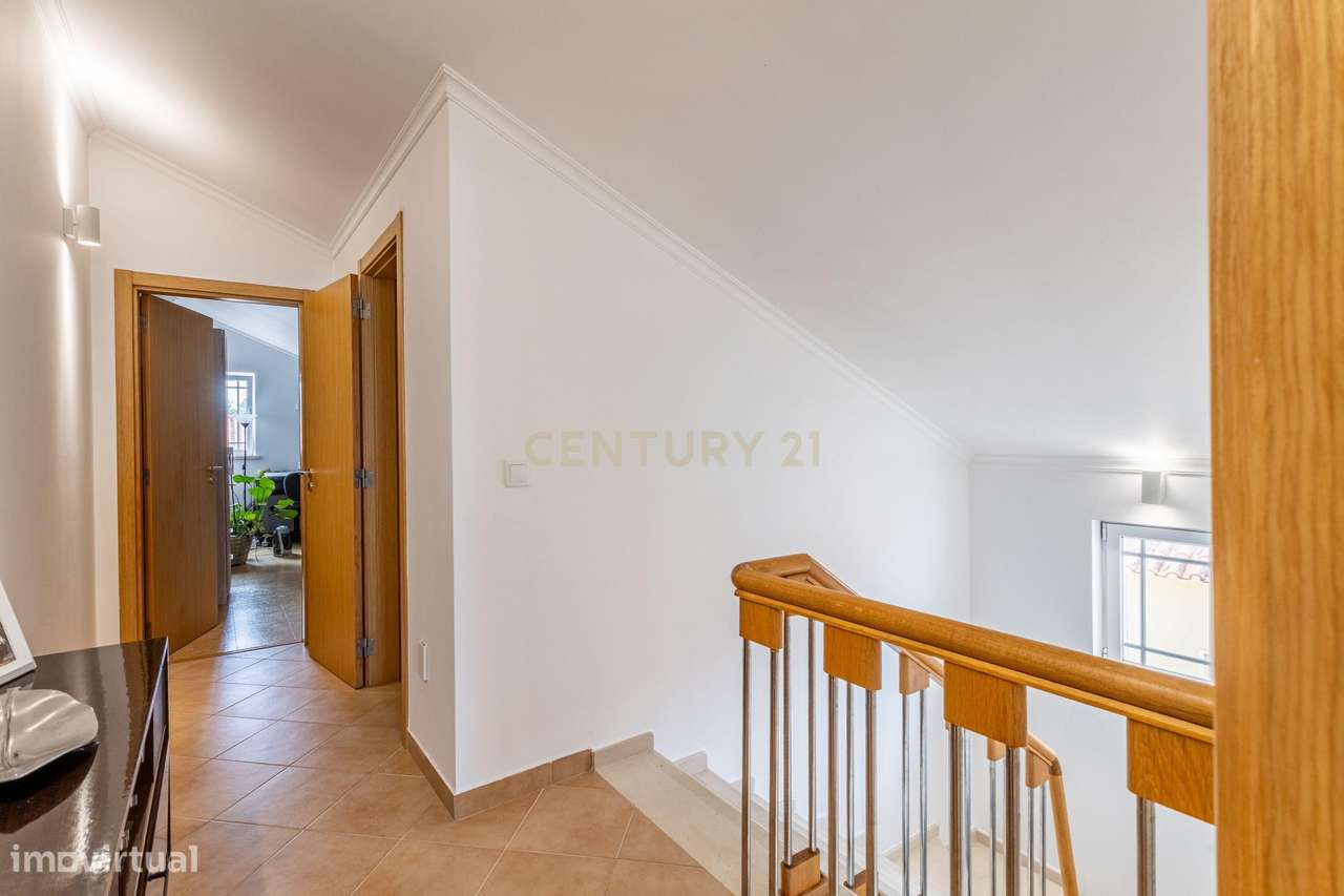 Moradia T4 remodelada na Quinta do Conde-16