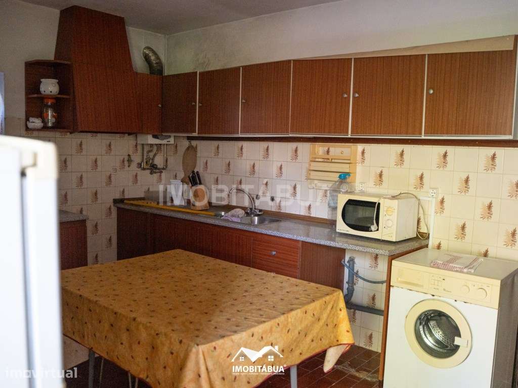 Moradia T3+2 com terreno de cultivo e anexo - Grande imagem: 2/18