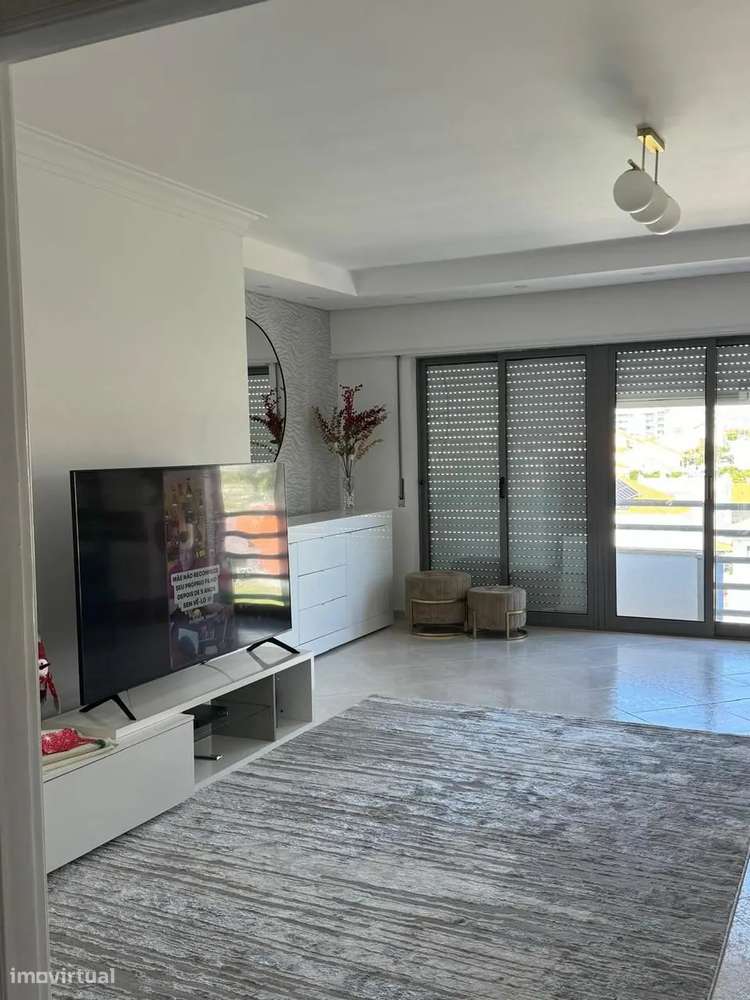 Espaçoso T2 em Montijo com Luz Natural e Acesso Fácil - Grande imagem: 2/12