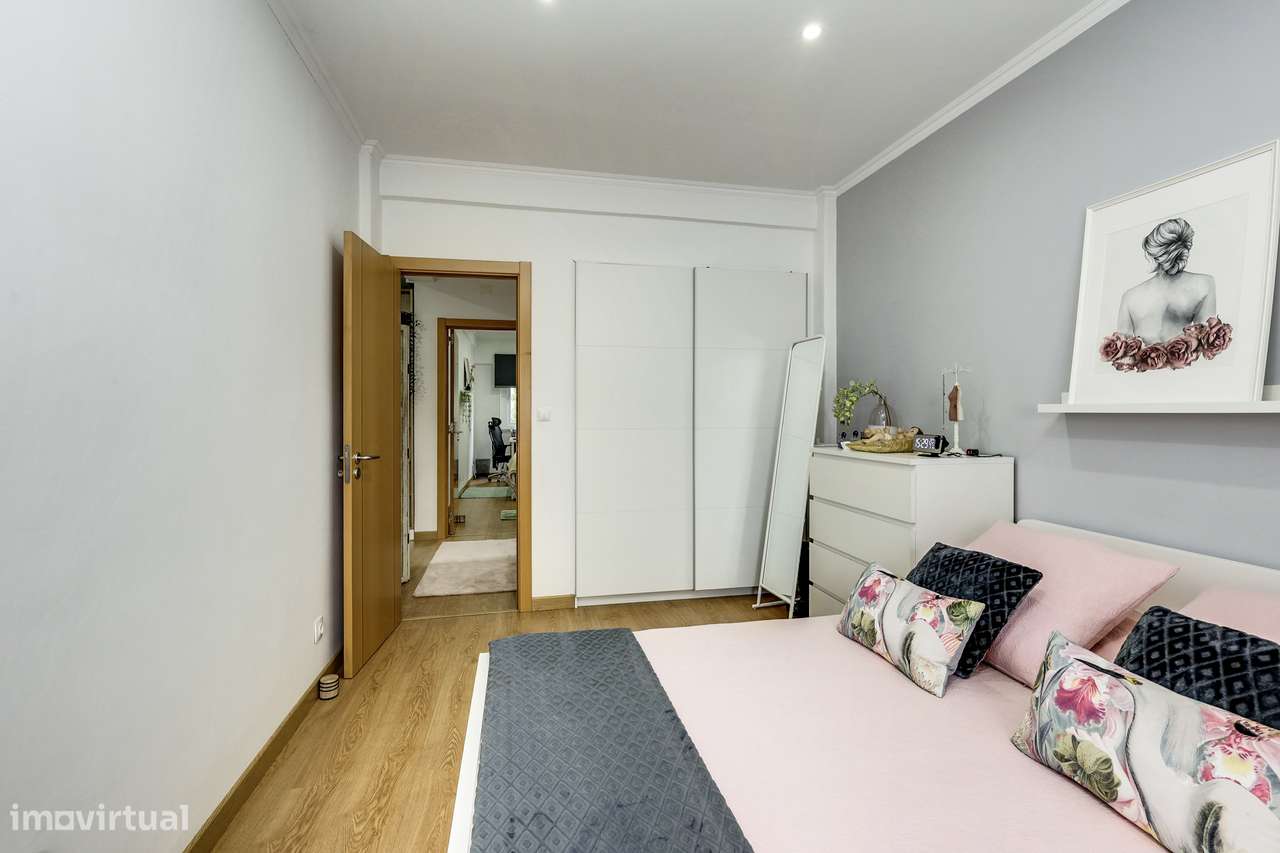 OPORTUNIDADE EM ODIVELAS - T2 COM LOCALIZAÇÃO CENTRAL-15