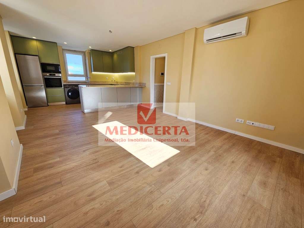 Massamá - Centro T3 Duplex(140m2) Totalmente remodelado - Grande imagem: 4/23