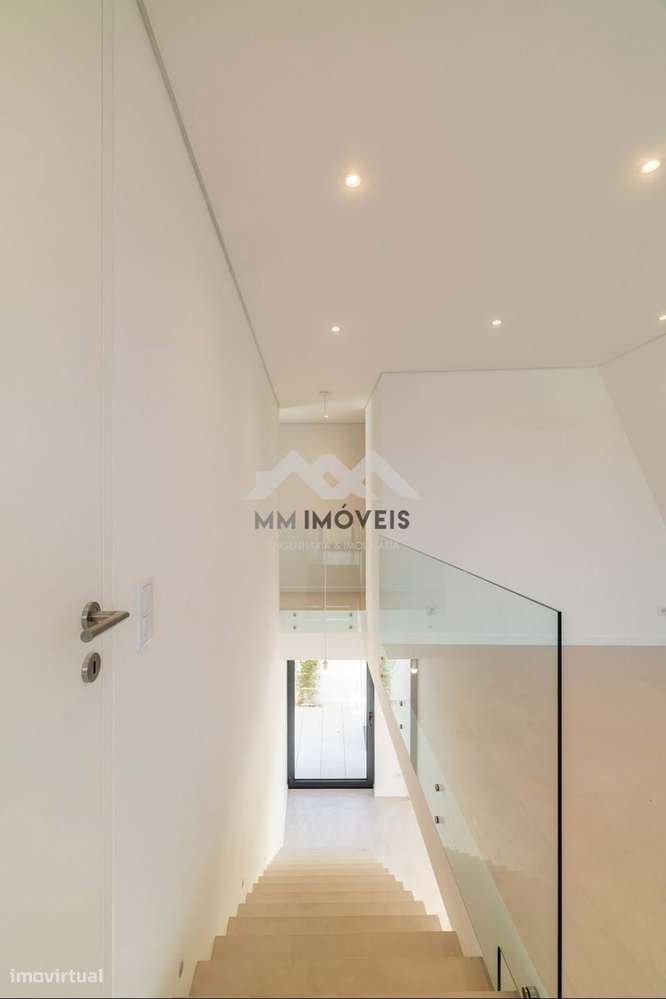 Moradia T3+1 | NOVA | Piscina | Francelos | 4 Frentes | Box | Praia-41