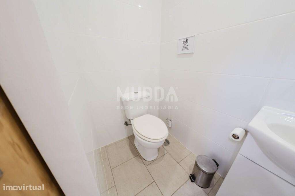 Moradia térrea T1+1 renovada com charme na Rua Direita, 35 mesmo no co-12