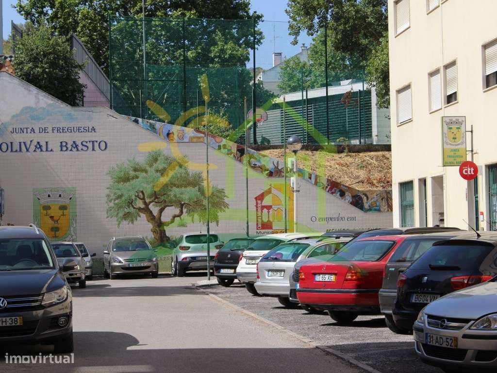 Apartamento T3+2 em Olival Basto - Oportunidade Única com Sótão-46