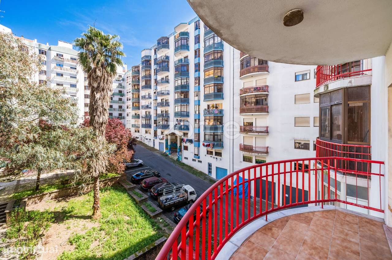 Apartamento T2 na Tapada das Mercês-31