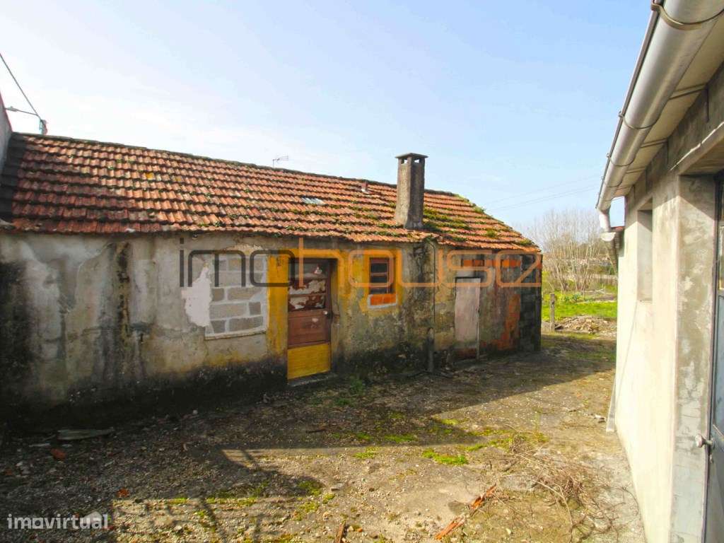 Casa térrea para restaurar em São João de Ver - Grande imagem: 2/16
