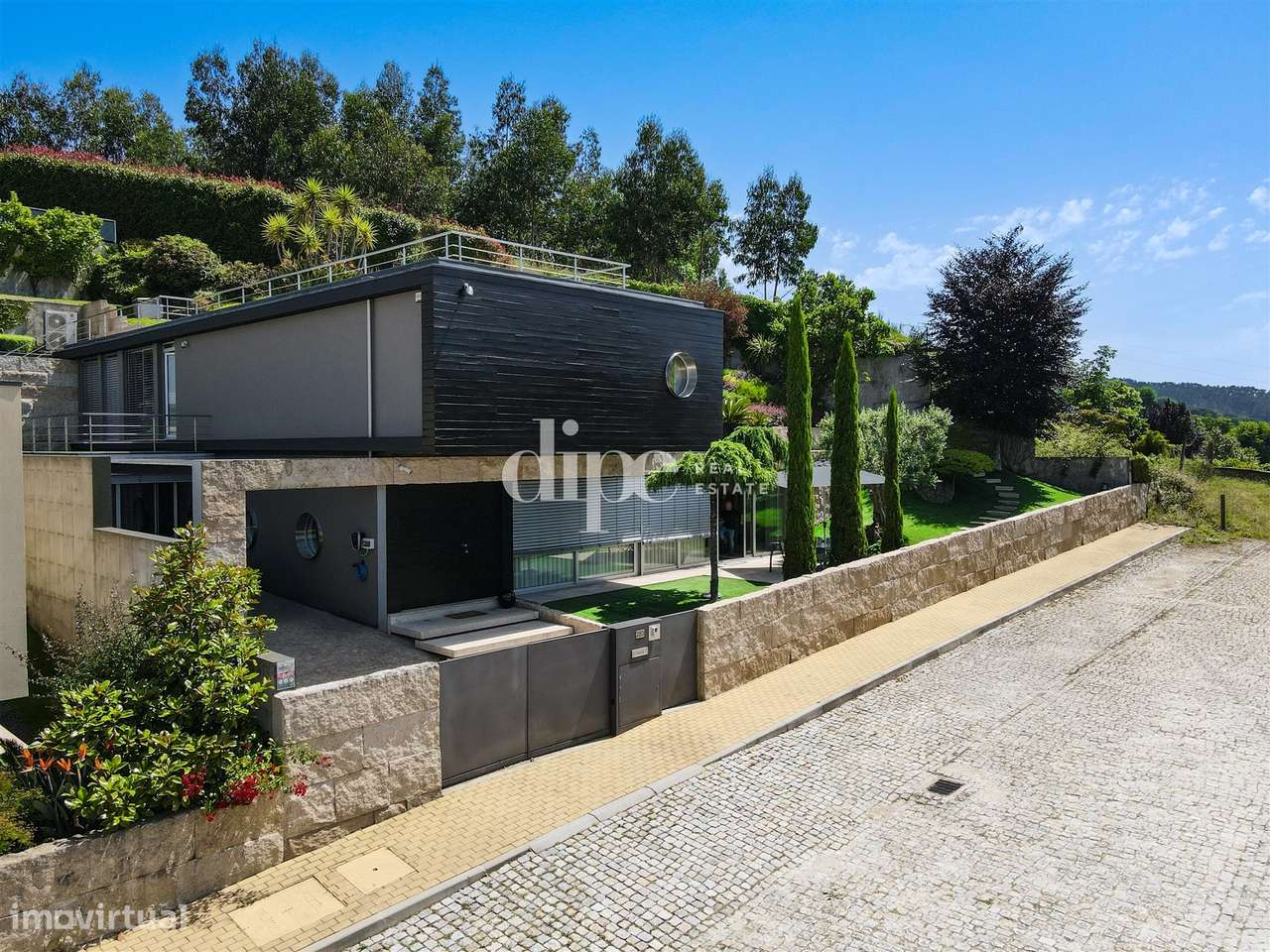Luxuosa Moradia T3 com piscina, ginásio e jardins-28