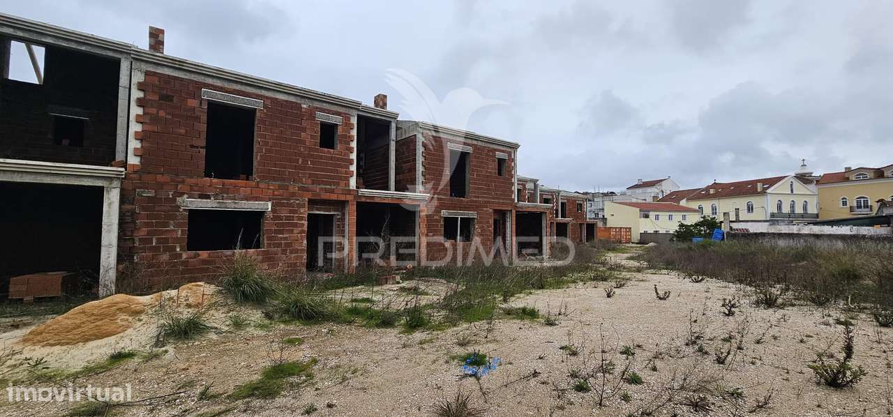 Terreno urbano com 6 moradias em construção - Grande imagem: 5/18