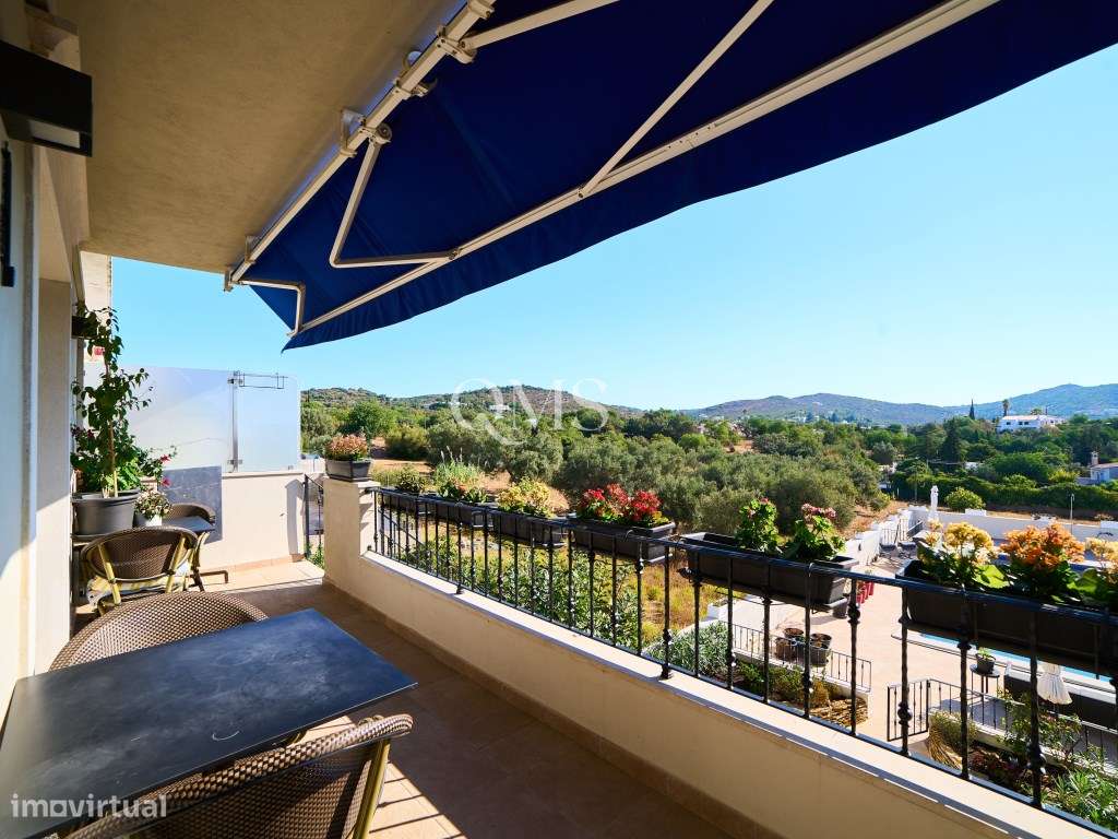 Duplex contemporâneo de três níveis em Santa Bárbara de Nexe, Algarve-31