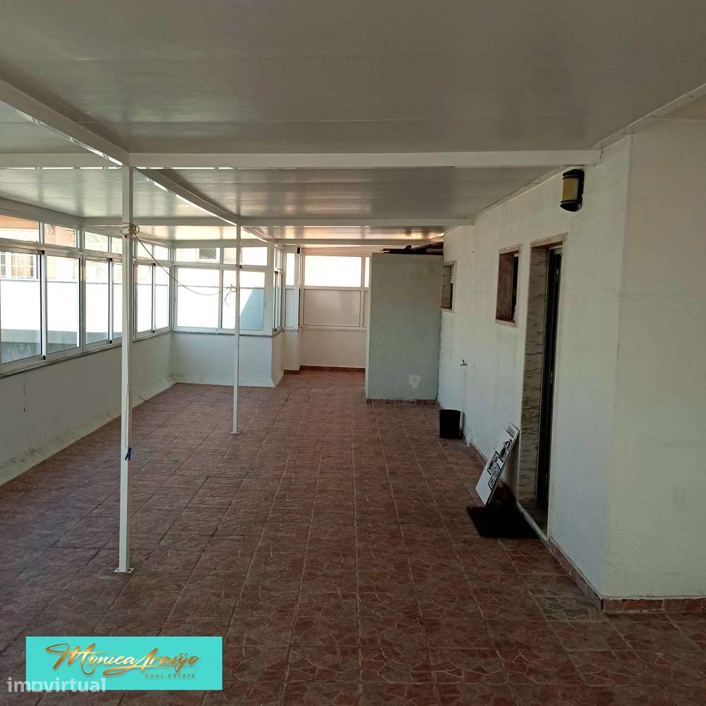 Iluminado apartamento T4, com vista panorâmica em Rio de Mouro-11