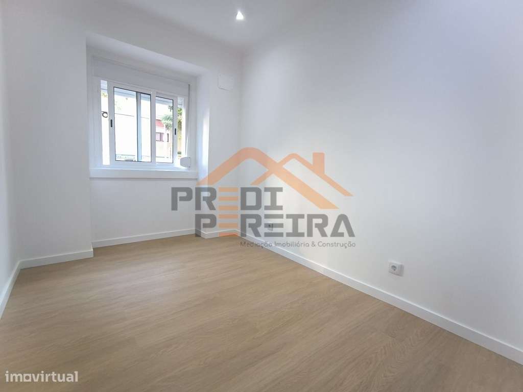 T2+1 em remodelação, com logradouro , situado na Amadora. - Grande imagem: 4/20