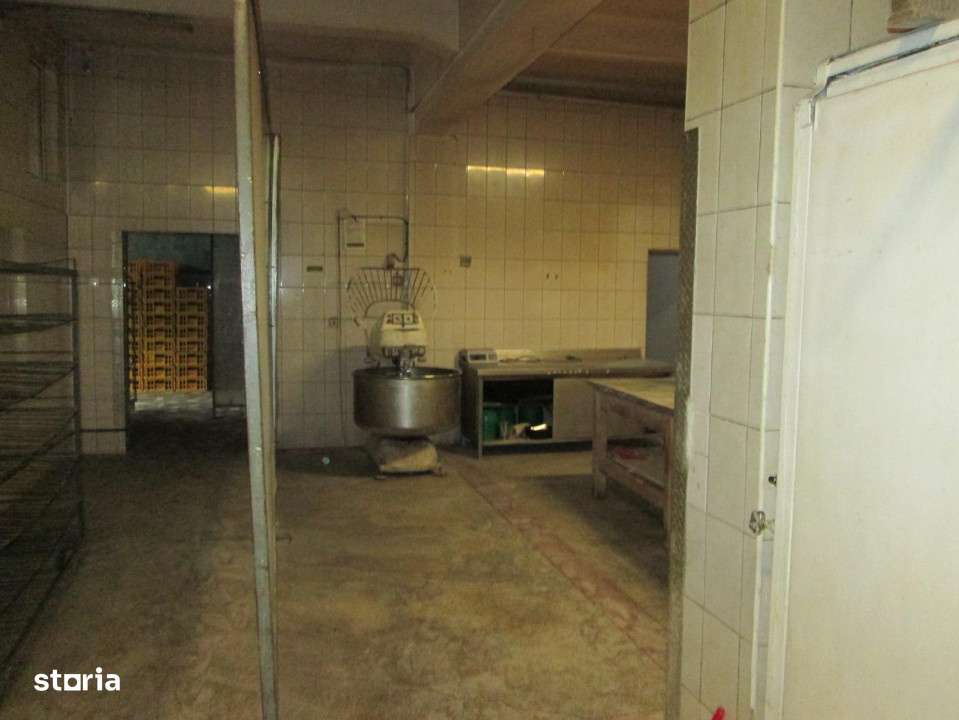 Spatiu comercial+brutarie, suprafata utila 500mp, zona centrala, Nucet - Imagine principală: 4/10