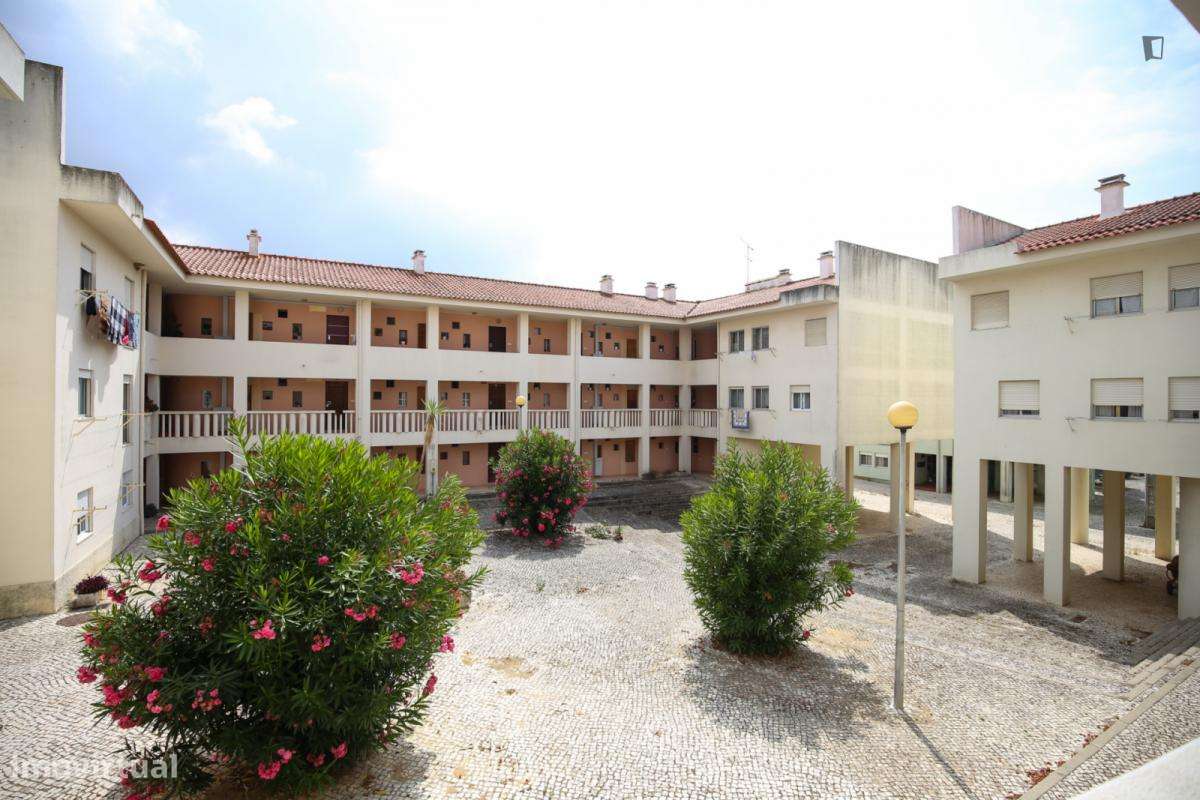 Quarto - localizado em Caparica Lisbon - Grande imagem: 4/7