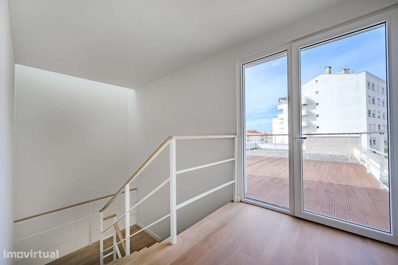 Moradia T4 com Piscina e Terraços Panorâmicos, Parede-37