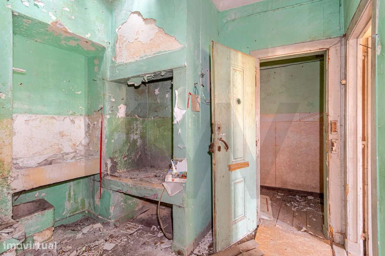 PRÉDIO EM RUÍNA c/ 3 APARTAMENTOS - 230 M2 - CANEÇAS - Odivelas-8