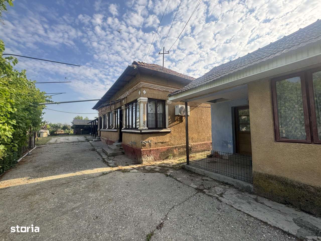 Casa traditionala, 4 cam + Anexe, 2500 mp.teren, D=15 ml. Milcov -Ulmi - Imagine principală: 2/9