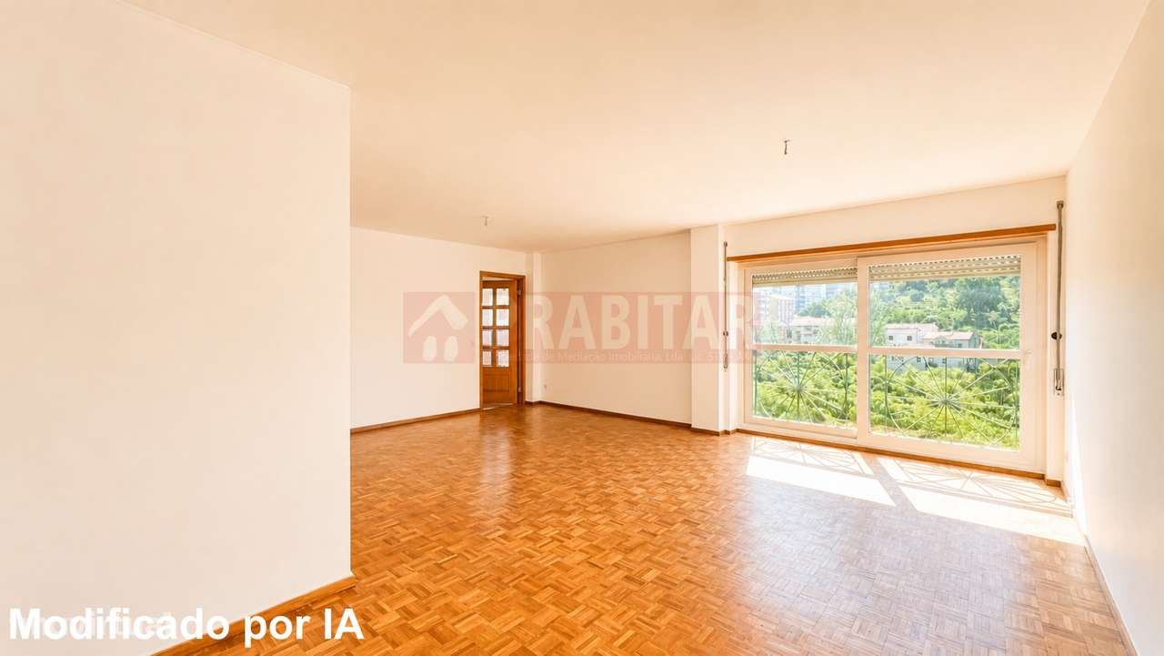 Apartamento T4 com garagem na Quinta D. João-0