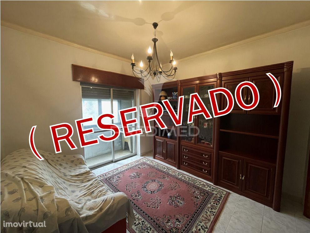 Apartamento T2 Vale da Amoreira oportunidade p/ investimento