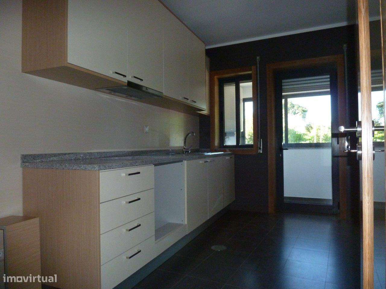 T2 em São Mamede Infesta. A 500mts do nó Circunvalação - Via Norte - Grande imagem: 2/15