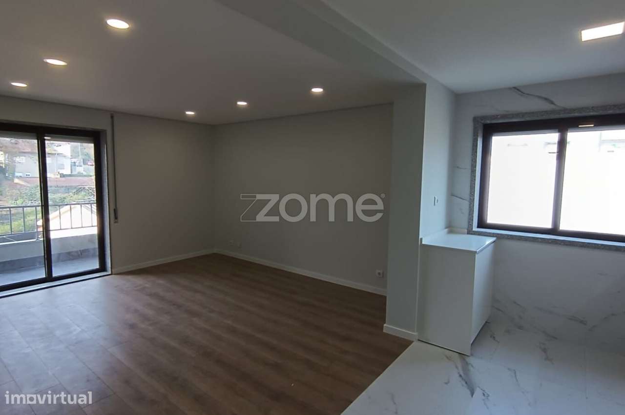 T2 COMPLETAMENTE RENOVADO NO CENTRO DE PAREDES - Grande imagem: 5/25