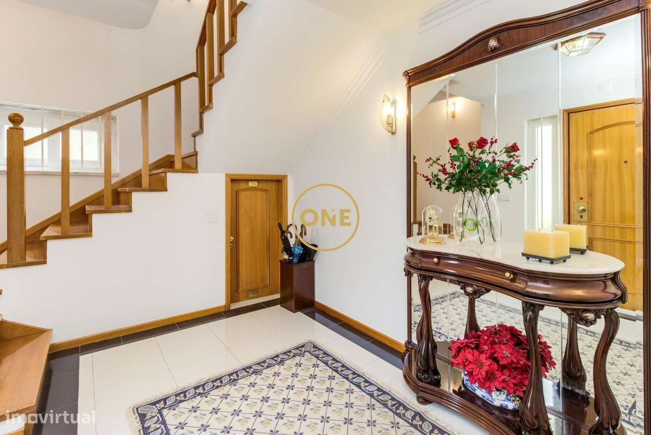 Moradia T4 com Jardim e Garagem na Ramada, Odivelas-38