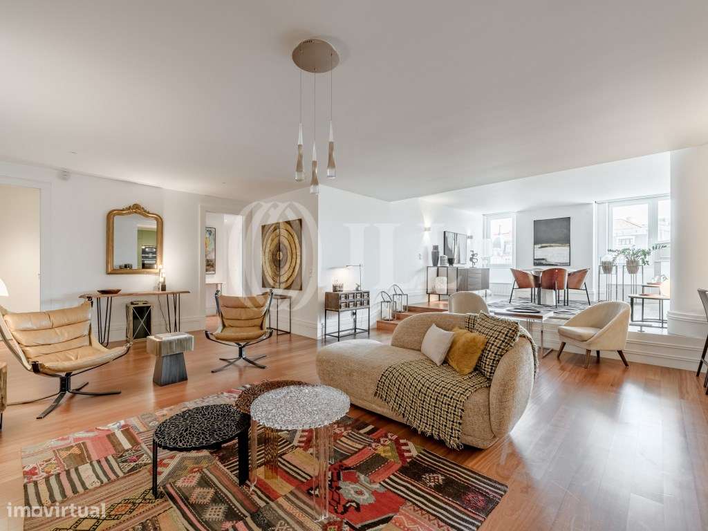 Apartamento T3 com dois lugares de garagem em Aliados, Porto-1