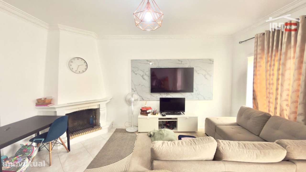 Apartamento T2+2 Duplex Samouco - 2 Varandas, Coz. Semi-Equipada, L... - Grande imagem: 2/38