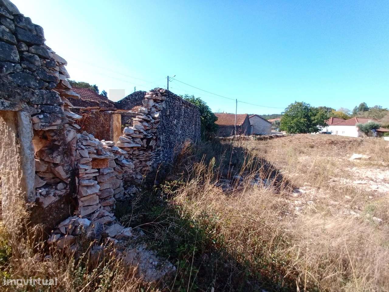 Moradia em ruina com terreno em Maxieira-6
