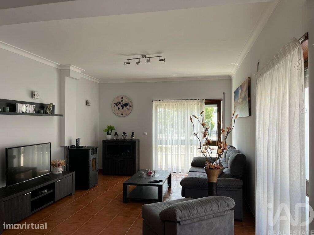 Moradia geminada T4 em Belinho e Mar de 171 m2 - Grande imagem: 4/34