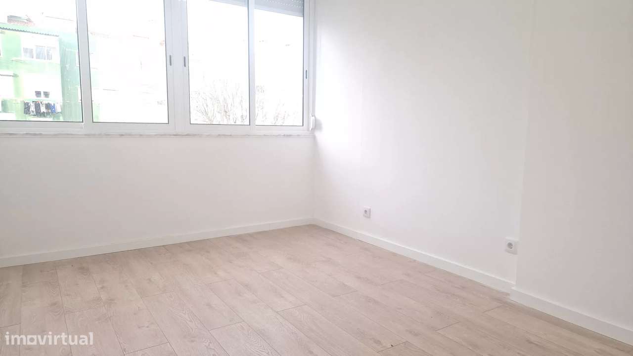 T2 Remodelado à entrada do Casal São Brás - Grande imagem: 5/10