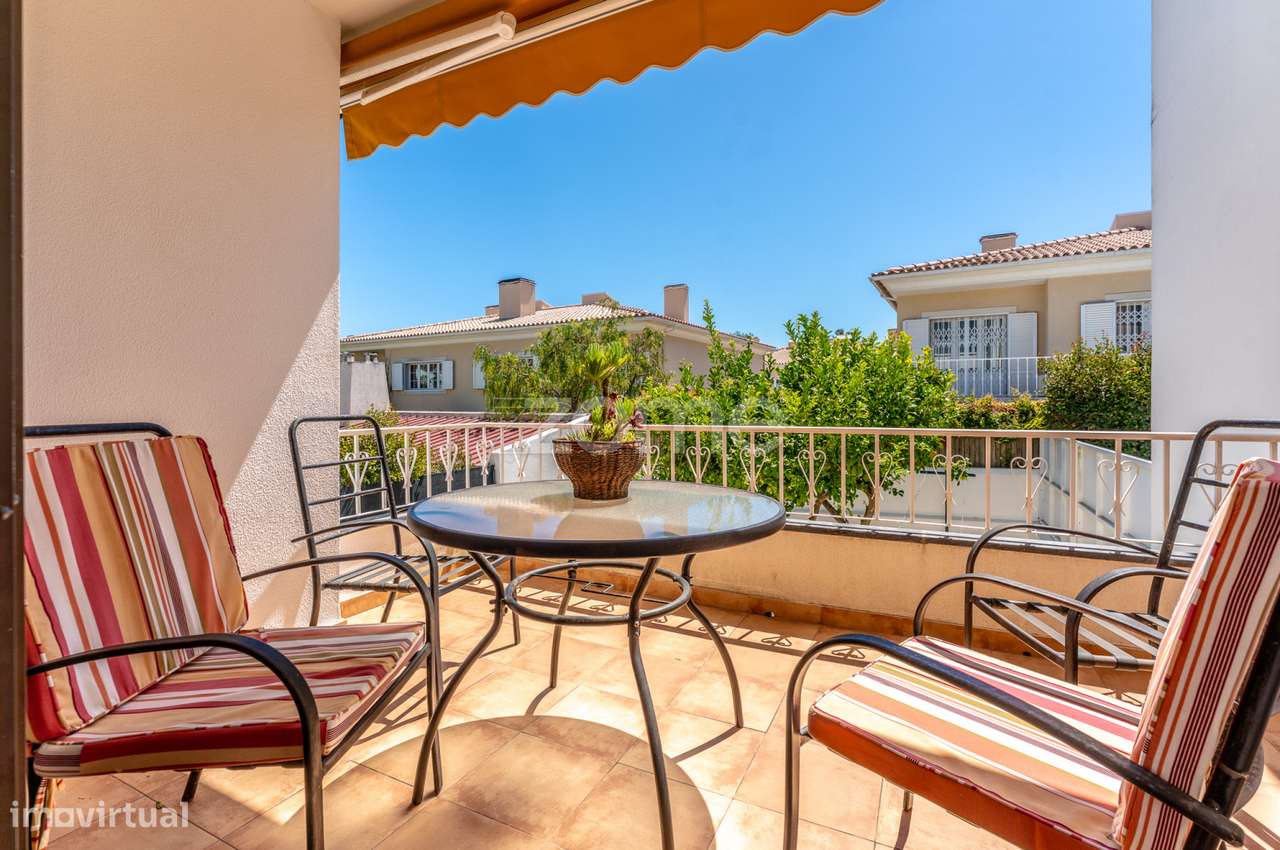 Moradia T3 + T1 em Cascais - Localização Privilegiada - Grande imagem: 2/42