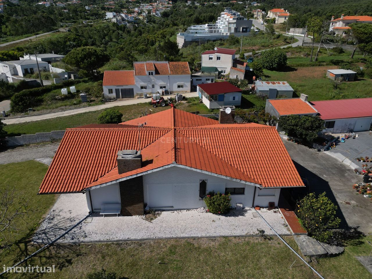 Moradia isolada em Buarcos - Vistas de mar - Anexos - Terreno - Árvore