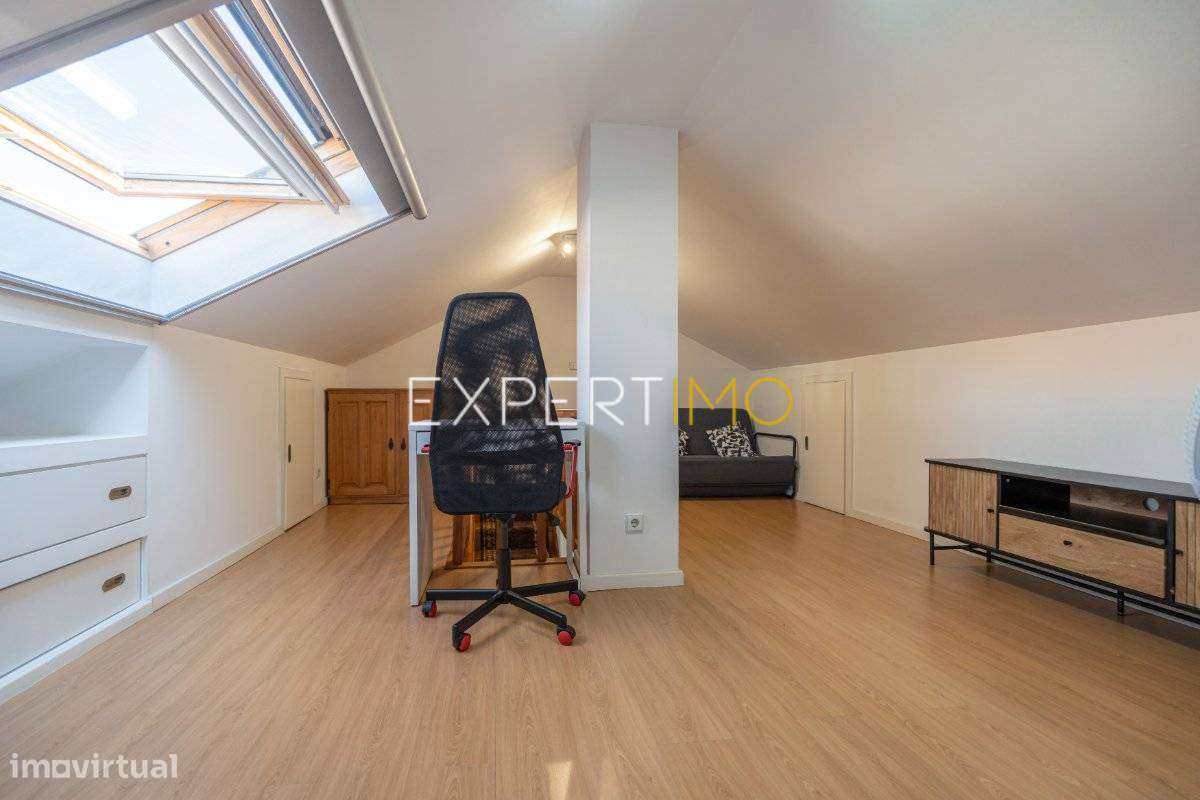 T3 Duplex com Terraço e Anexos | Centro de São Martinho do Bispo –...-23