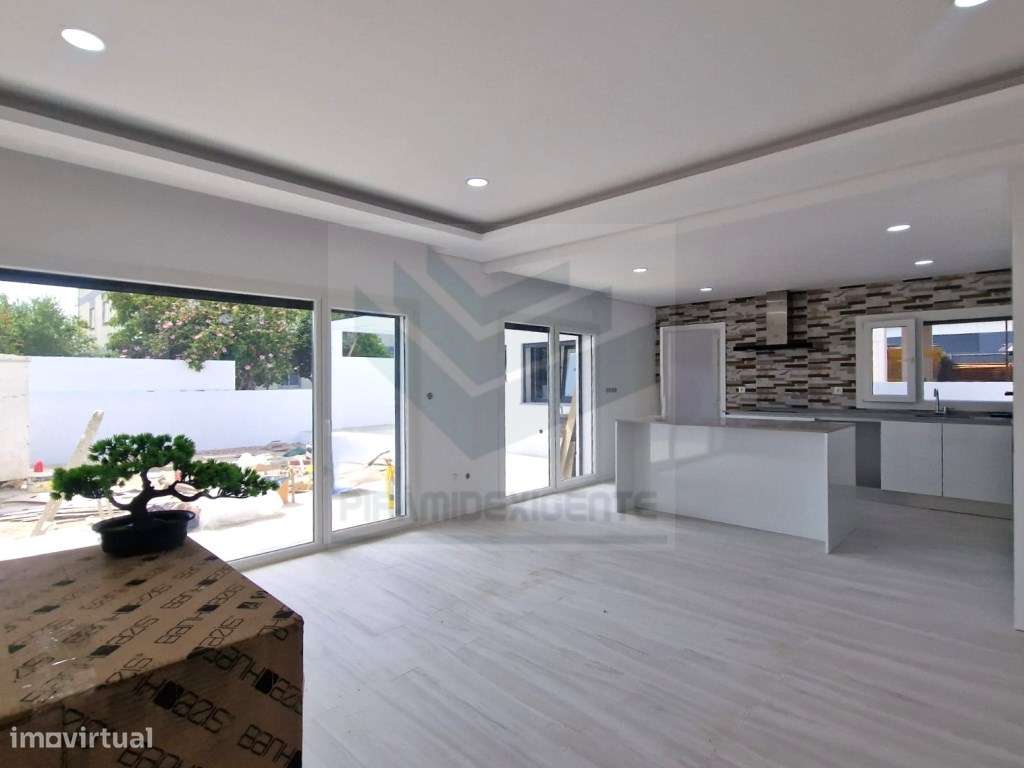 Moradia Isolada, Fernão Ferro, 2 Suítes, open space 46m2-6