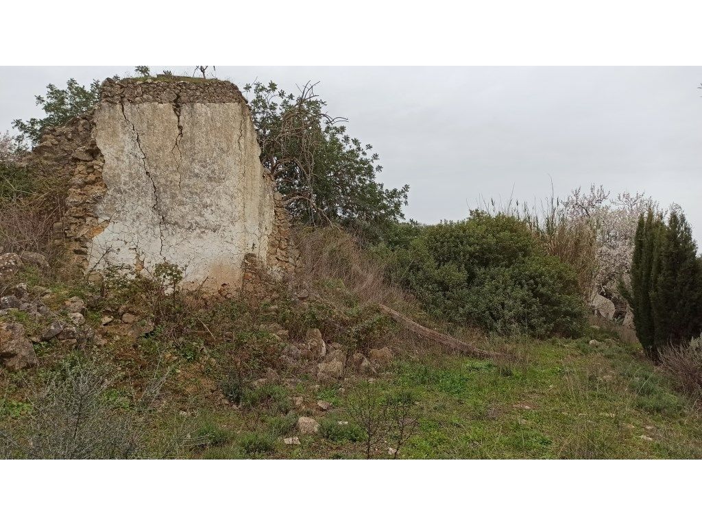 Terreno urbano com ruina, Loulé, Algarve