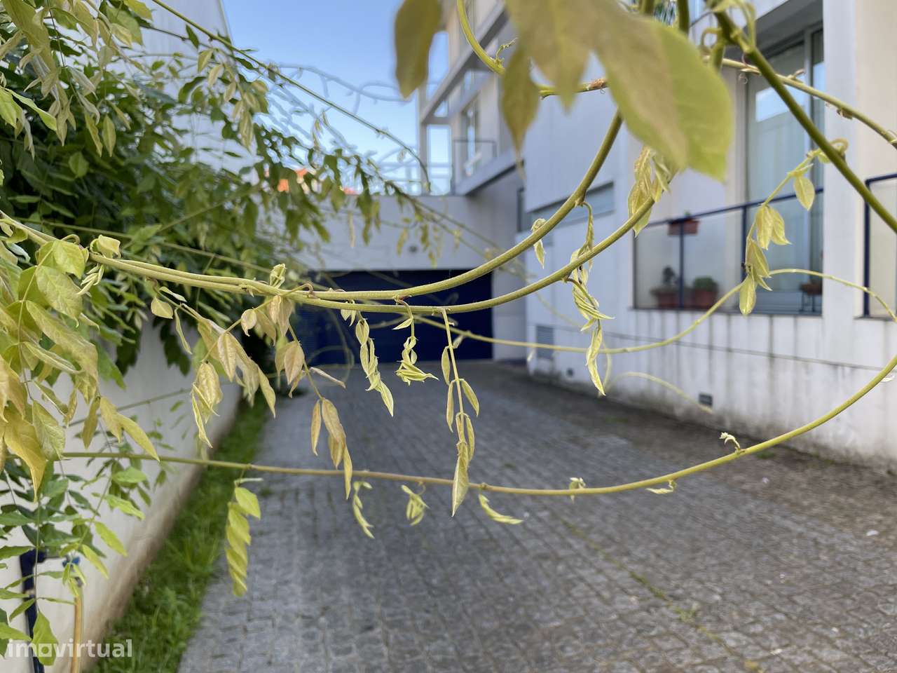 Garagem de 14m² em Paranhos com acesso fácil - Grande imagem: 2/3