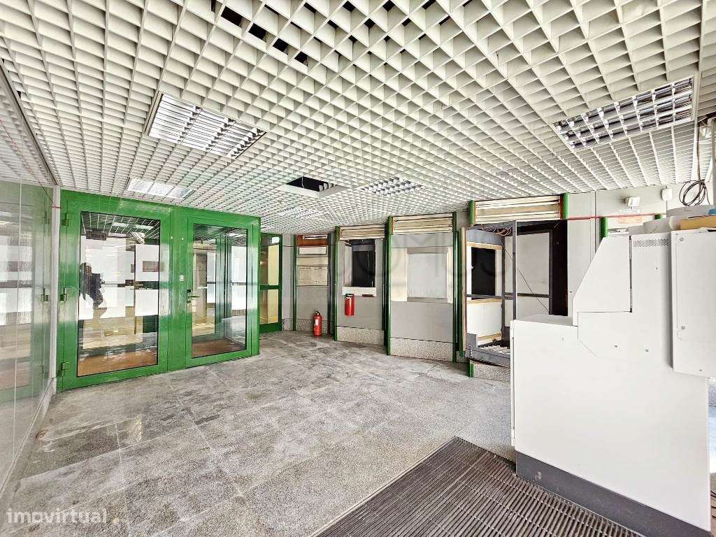 Loja comercial com 230m2 no centro da Malveira, em Mafra - Grande imagem: 5/44