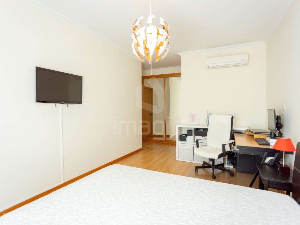 Apartamento T2 Usado com lugar de estacionamento em Vialonga-17