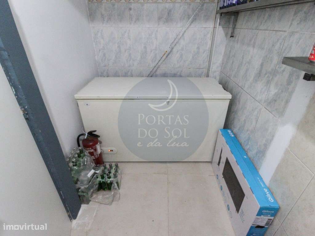 Hamburgueria totalmente equipada no centro de Lisboa-11