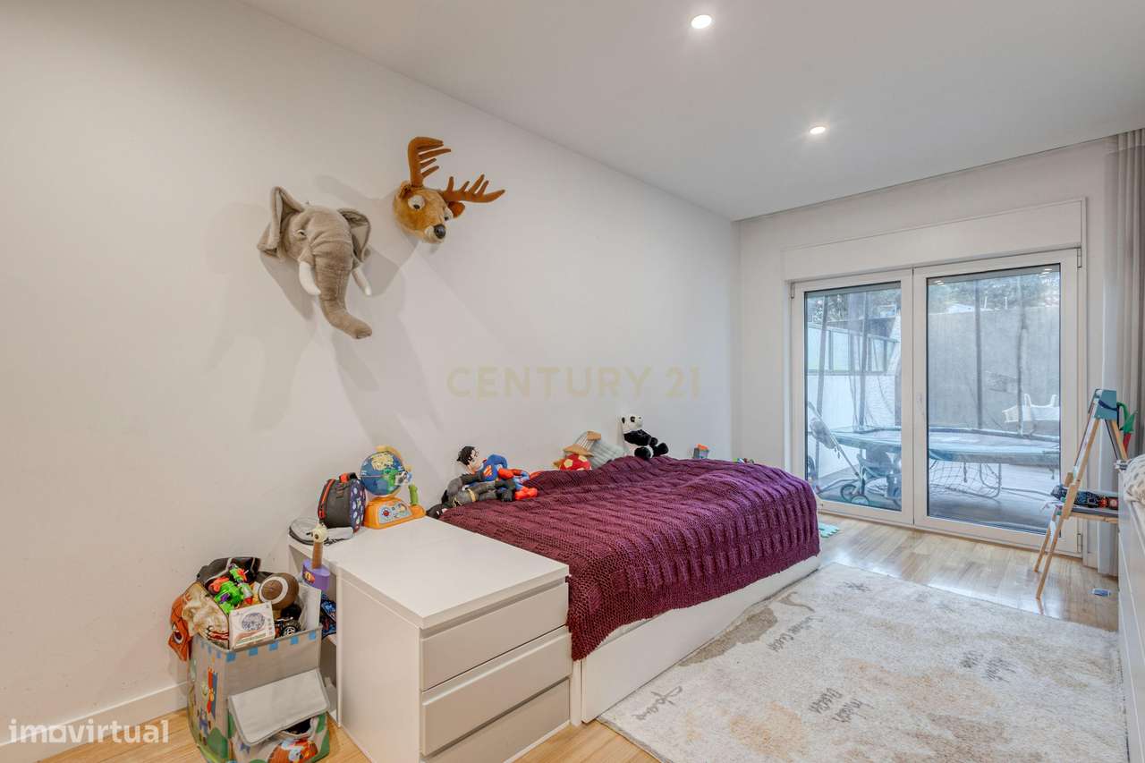 T3 Renovado com Terraço a 200m da Praia de Lavadores-16