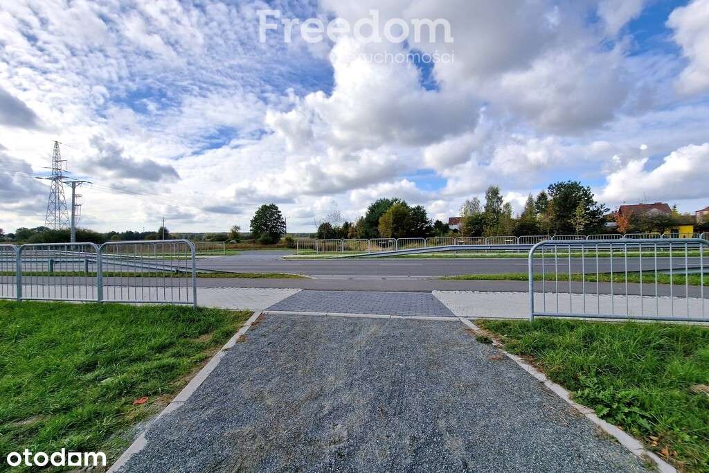 Duża łąka nad Krzną przy nowym moście i ścieżce - Pełny obrazek: 3/9