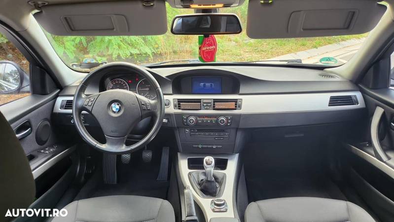 BMW Seria 3 318d - 5